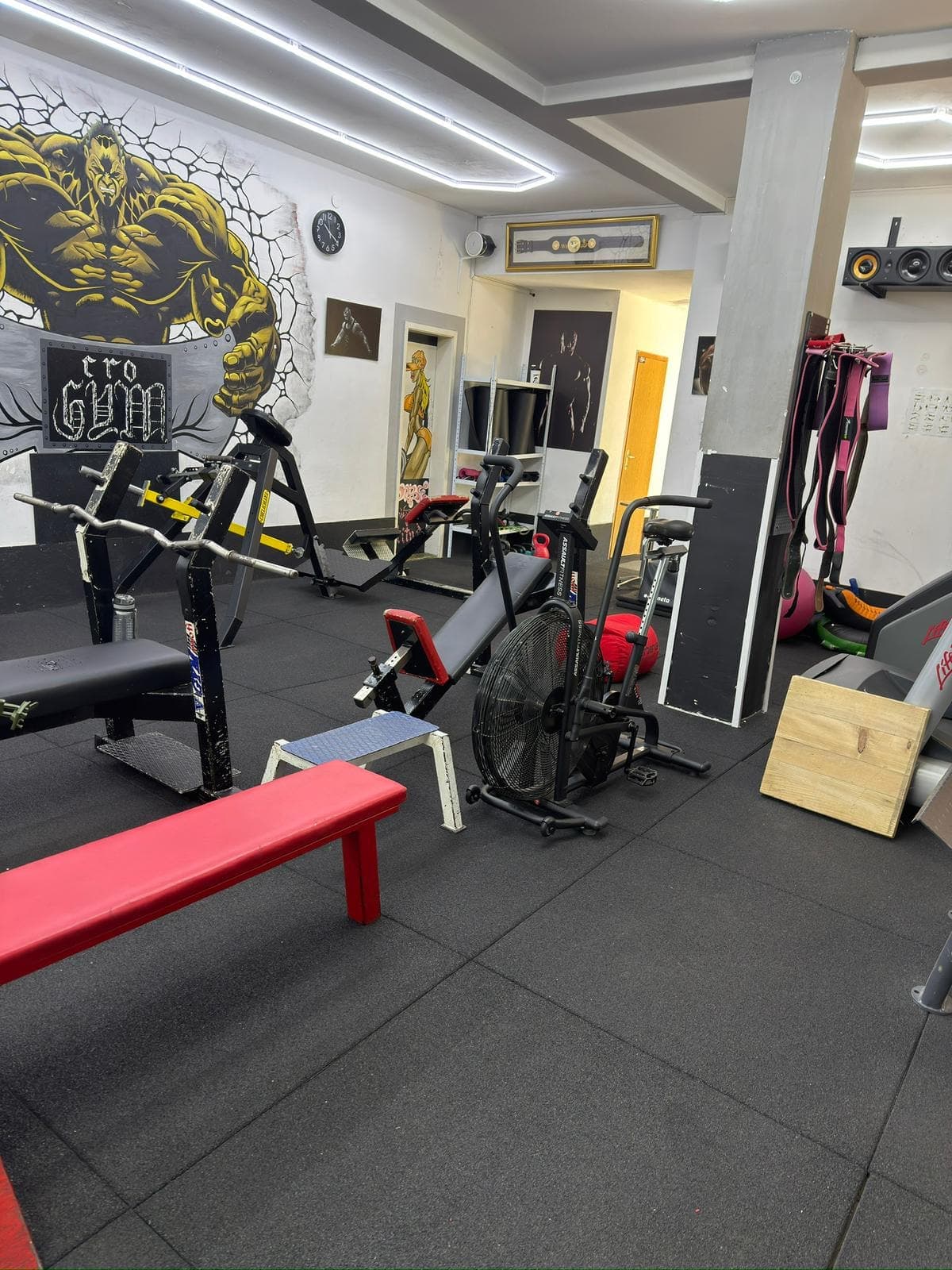 Spartan Gym Knin — prostor i oprema teretane (2)